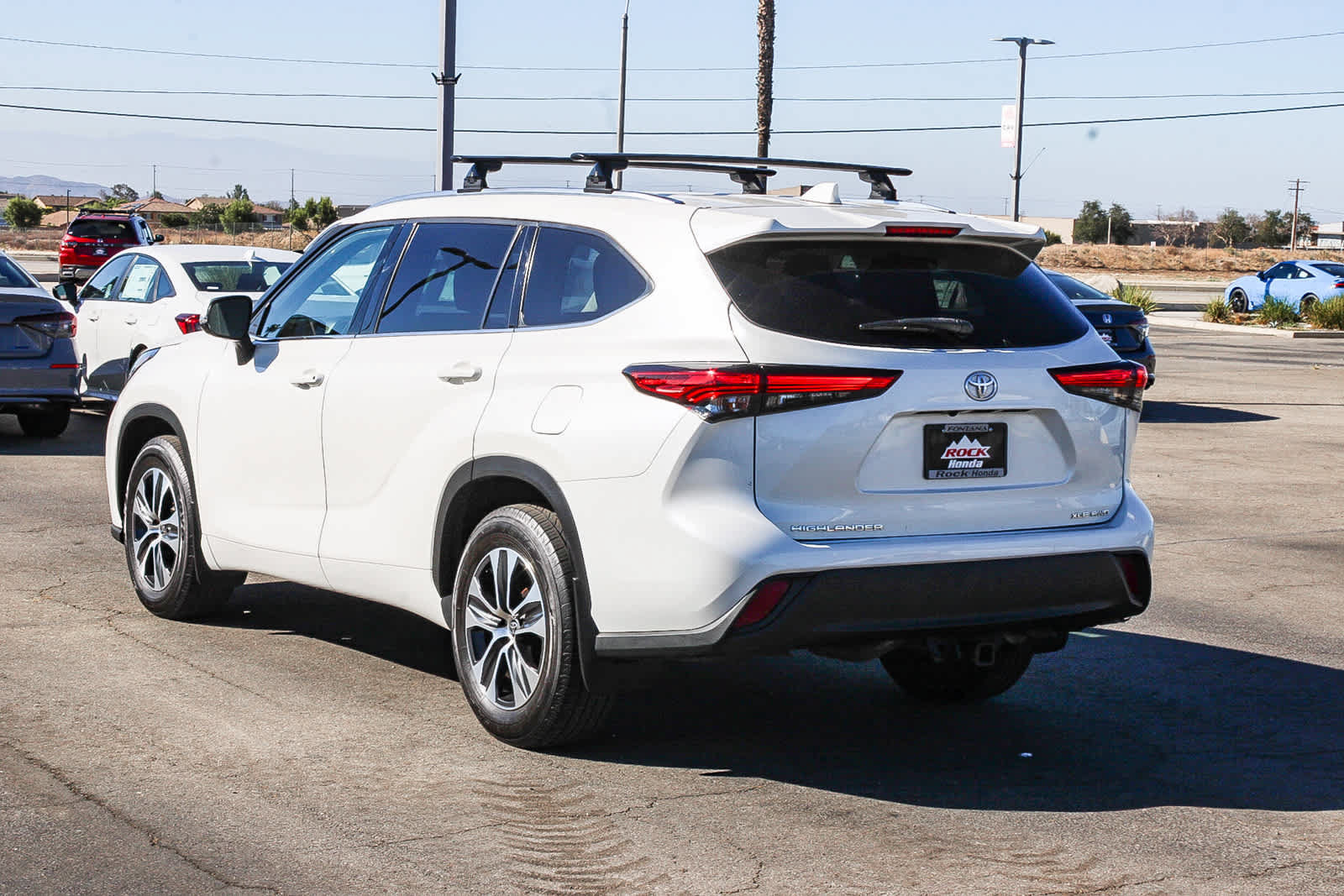 Used 2021 Toyota Highlander XLE AWD/4WD image 8