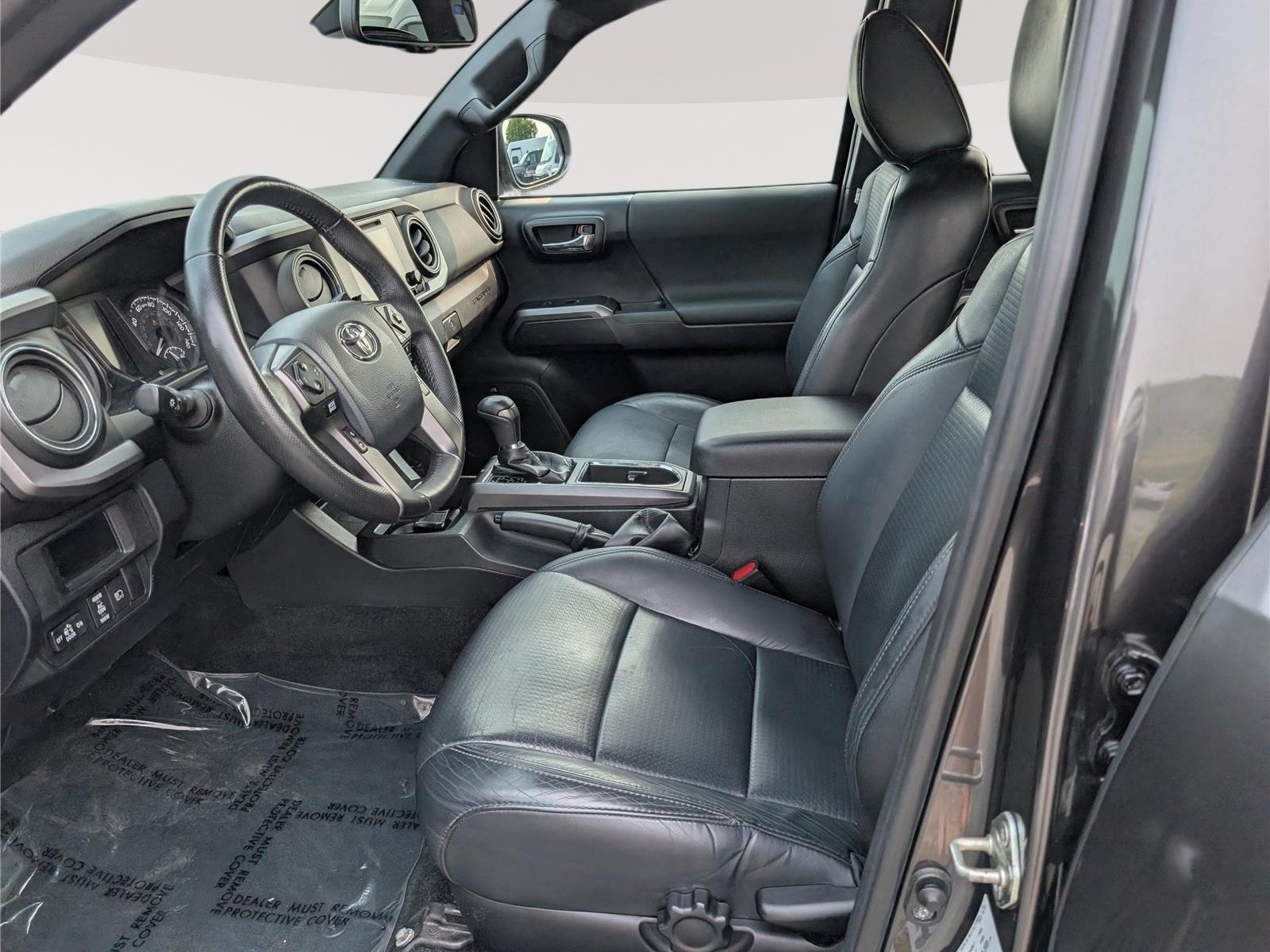 Used 2018 Toyota Tacoma TRD Sport w/ TRD Premium Sport Package AWD/4WD image 14