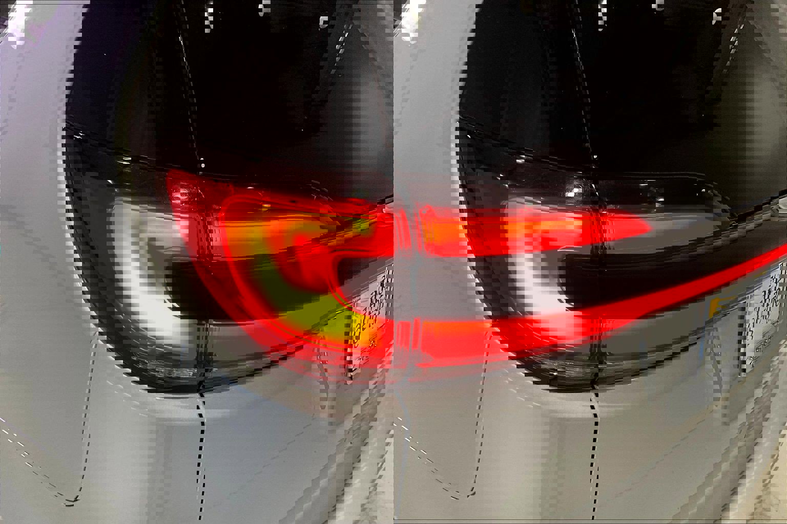 Used 2024 Chrysler Pacifica Touring-L image 23