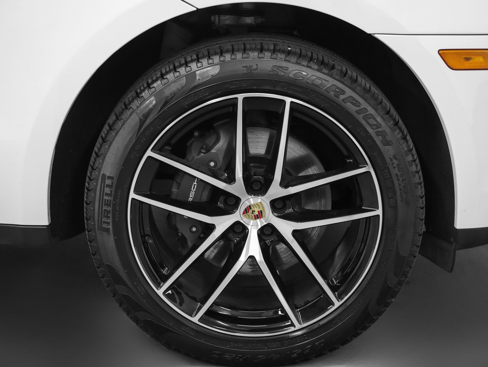 Used 2023 Porsche Macan image 16