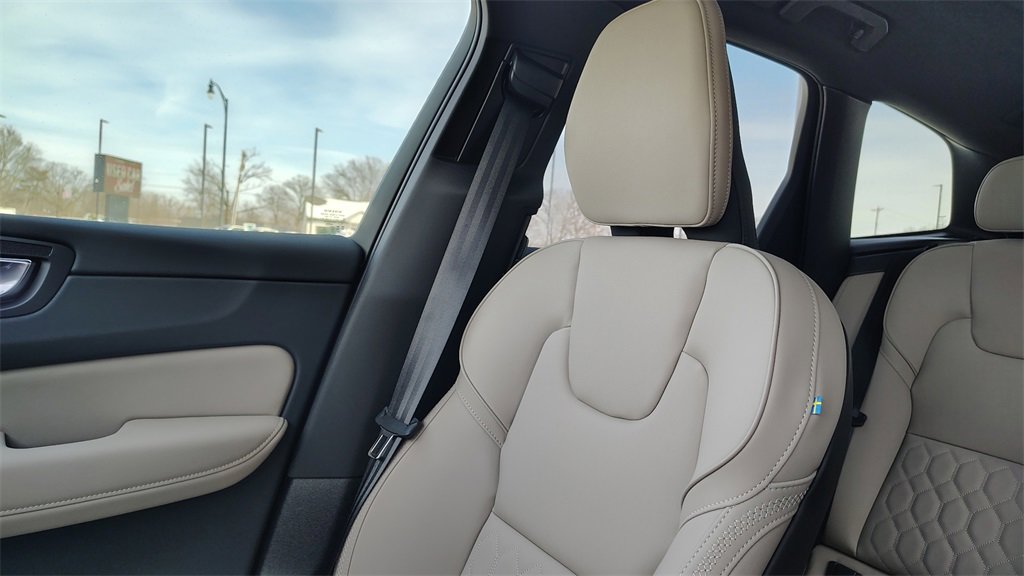 New 2026 Volvo XC60 B5 Plus w/ Climate Package image 22