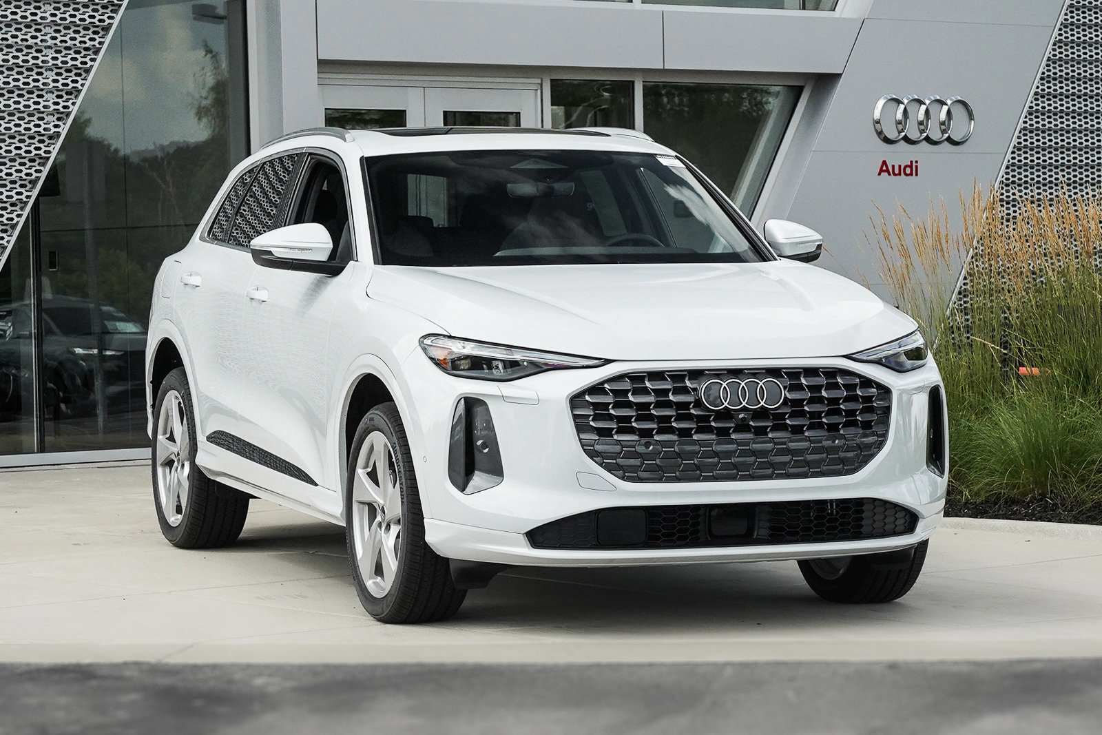 New 2025 Audi Q5 Premium Plus image 2