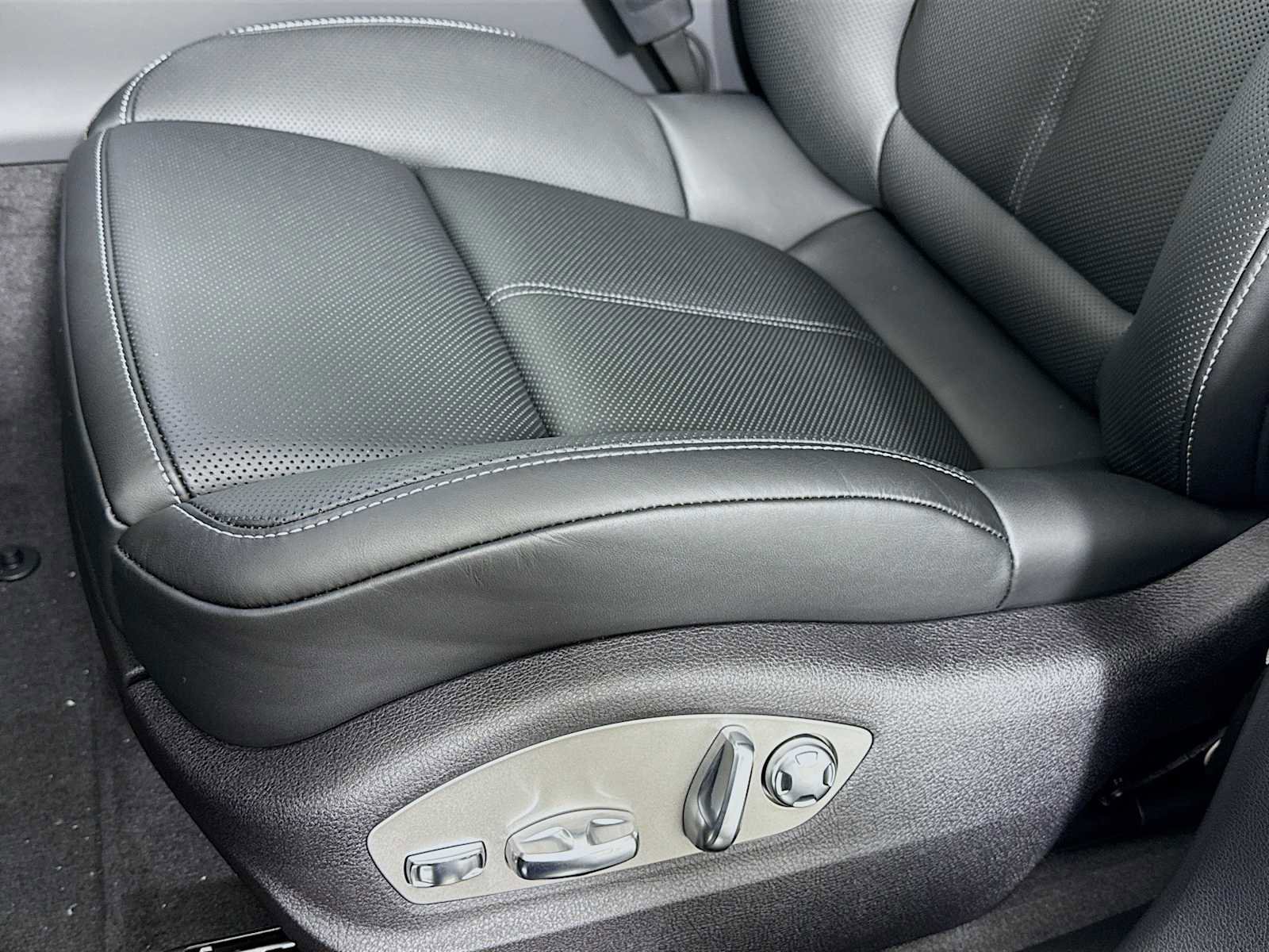 New 2026 Porsche Macan Turbo image 13