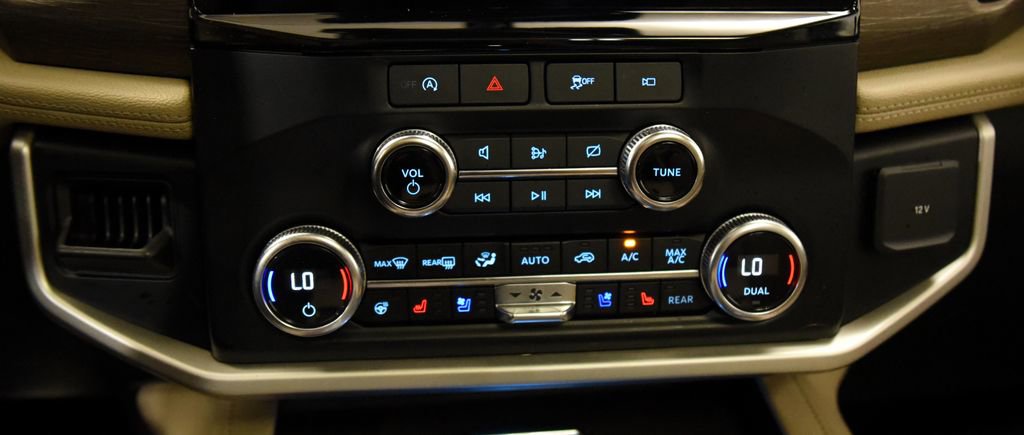 Used 2024 Ford Expedition Limited image 21