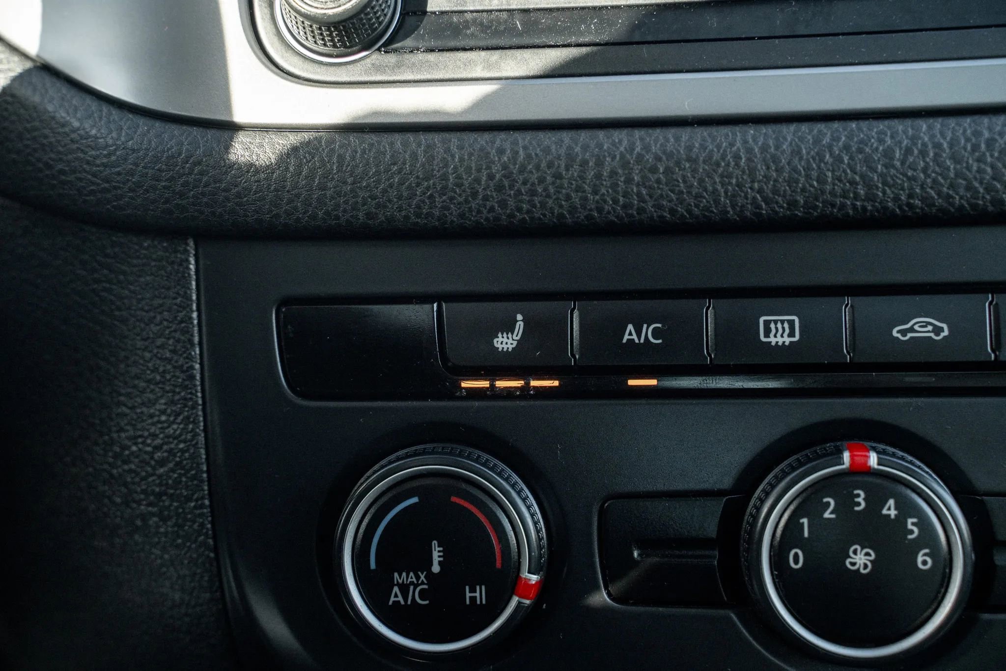 Used 2016 Volkswagen Tiguan SE image 23