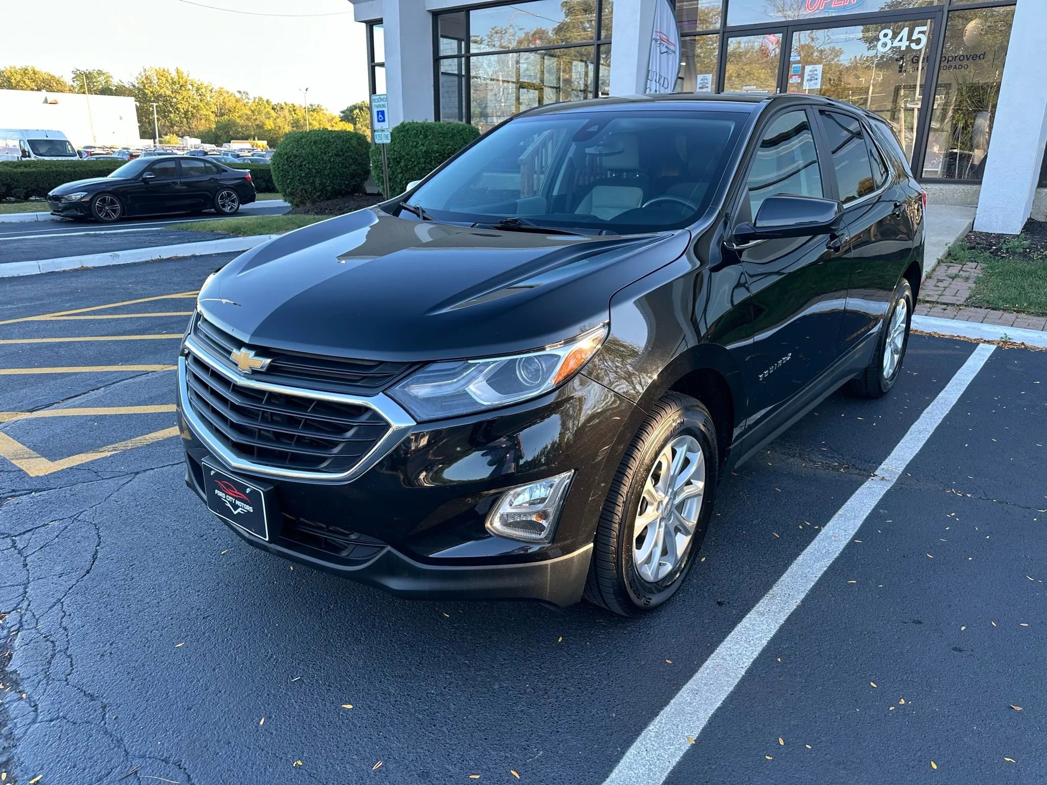 Used 2021 Chevrolet Equinox LT w/ Driver Convenience Package image 3