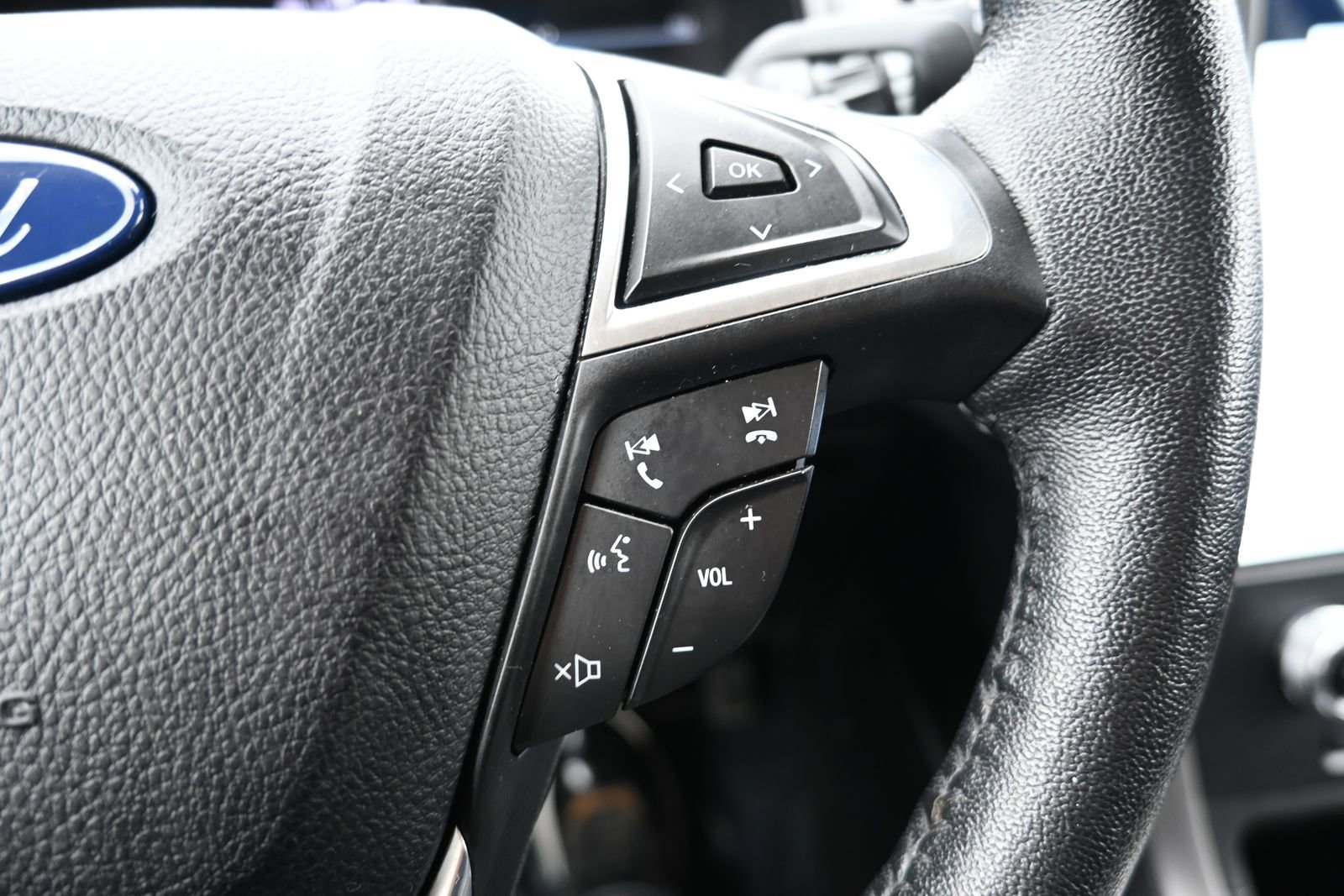 Used 2022 Ford Edge SEL w/ Convenience Package image 11