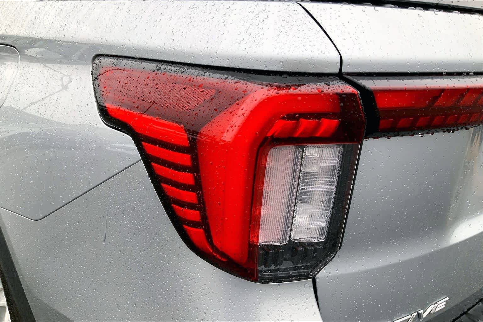 Used 2025 Ford Explorer Active w/ Active Comfort Package RWD image 27