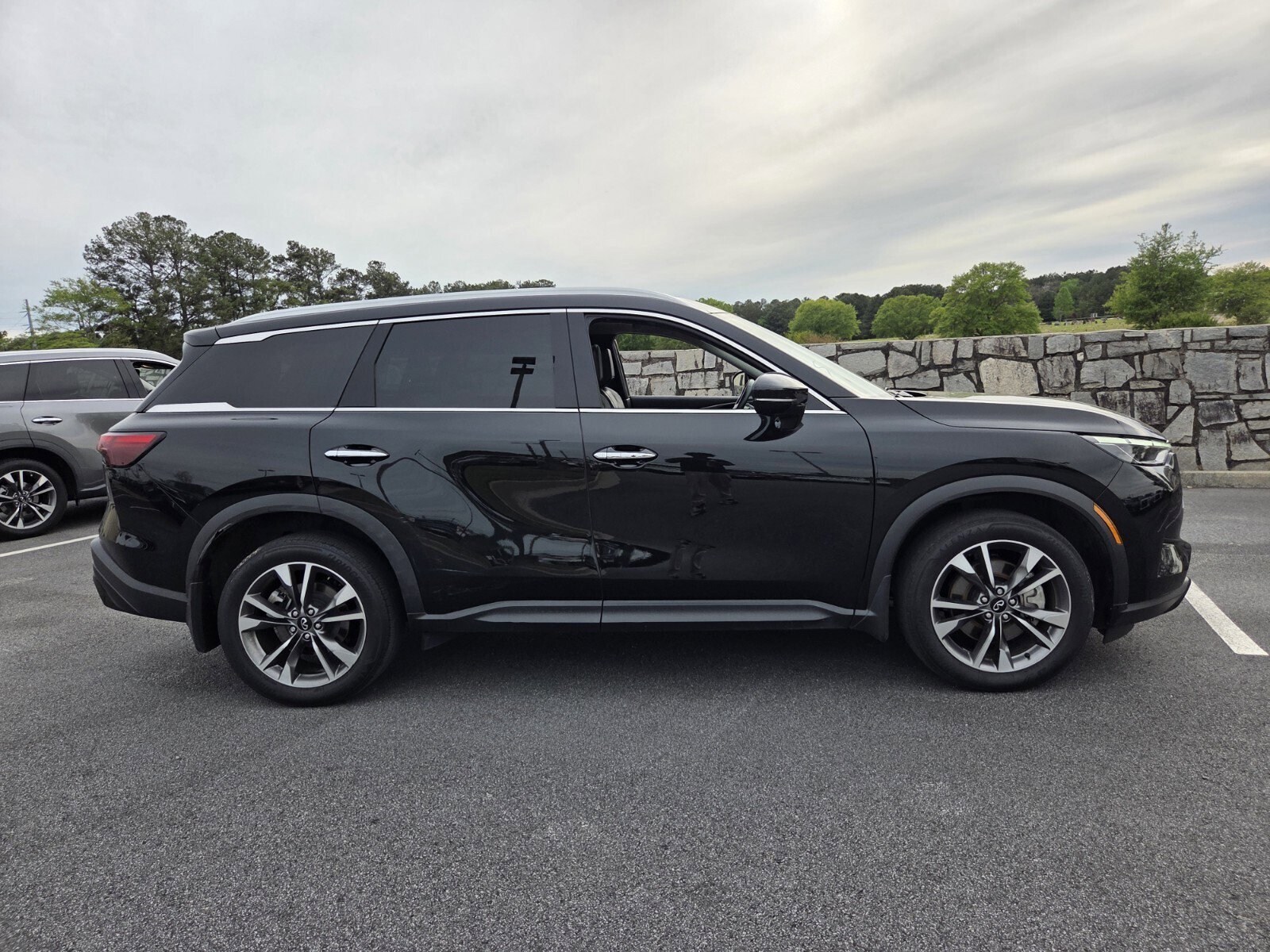 Used 2023 INFINITI QX60 Luxe w/ Vision Package FWD image 5