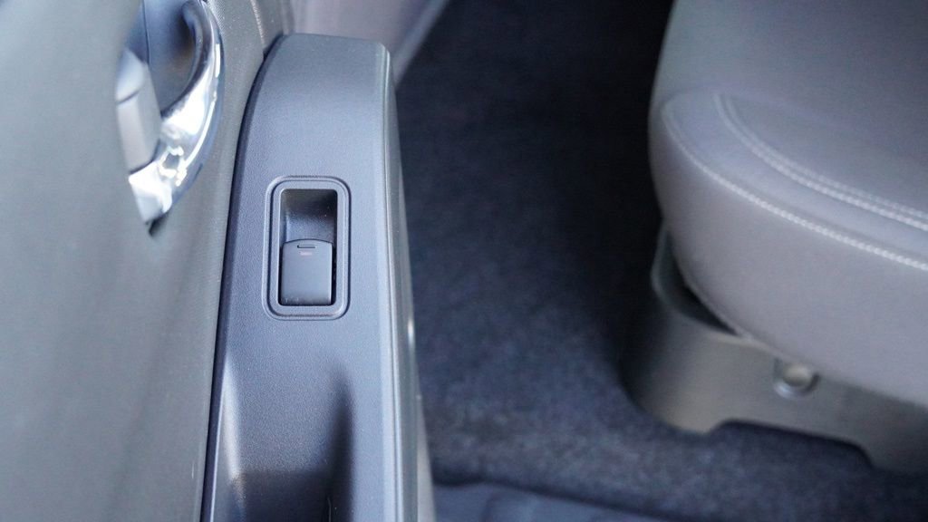 Used 2024 Nissan Frontier SV w/ Technology Package image 17