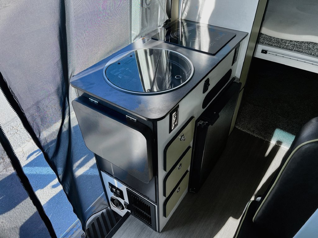 Used 2018 Mercedes-Benz Sprinter 2500 image 33