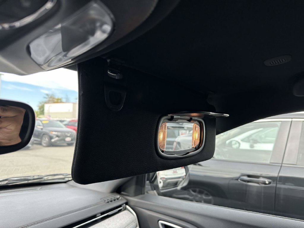 Used 2023 Jeep Compass Latitude AWD/4WD image 17