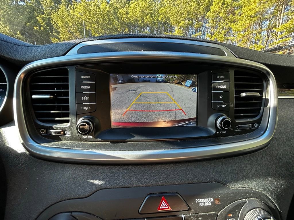 Used 2020 Kia Sorento LX image 16