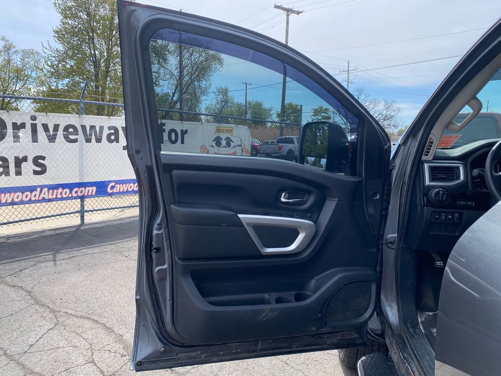 Used 2017 Nissan Titan SV AWD/4WD image 12