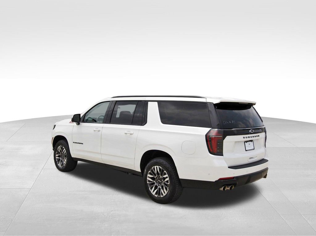 Used 2025 Chevrolet Suburban Z71 AWD/4WD image 3