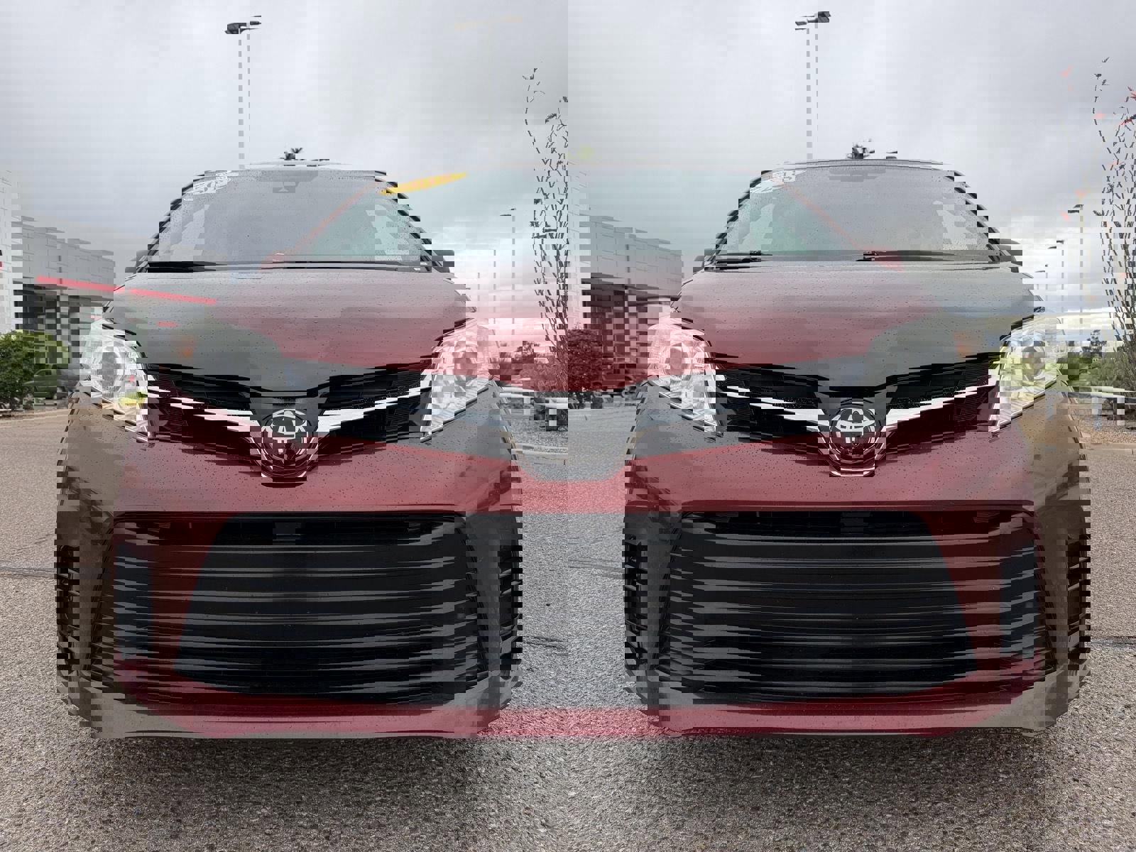 Used 2018 Toyota Sienna LE w/ Carpet Mat Package image 10