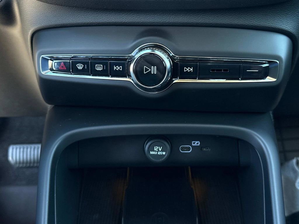 New 2026 Volvo XC40 B5 Ultra w/ Climate Package AWD/4WD image 24