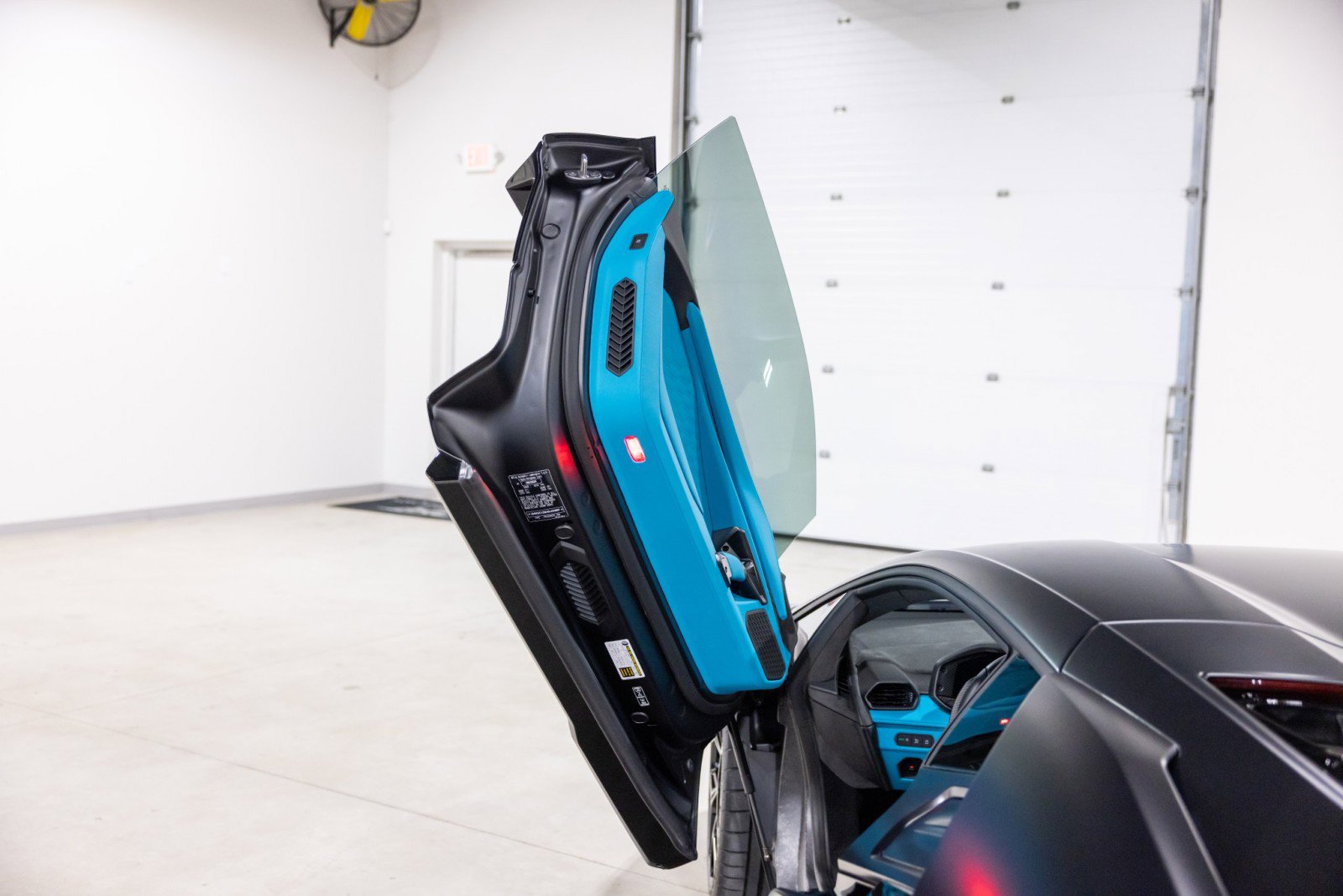 Used 2025 Lamborghini Revuelto image 33