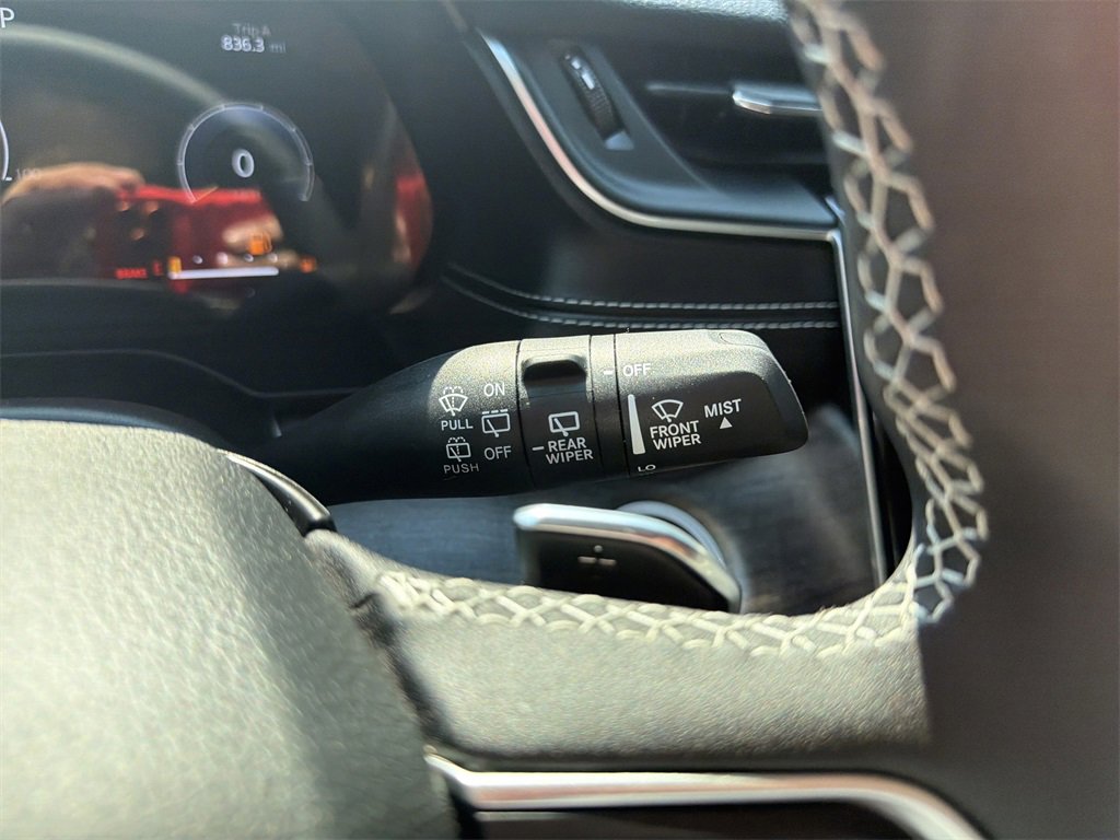 Used 2024 Jeep Grand Cherokee Limited w/ Black Appearance Package image 27