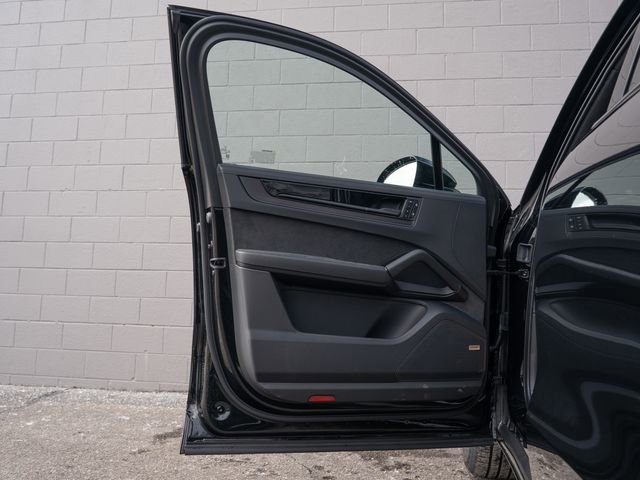 New 2026 Porsche Cayenne GTS image 15