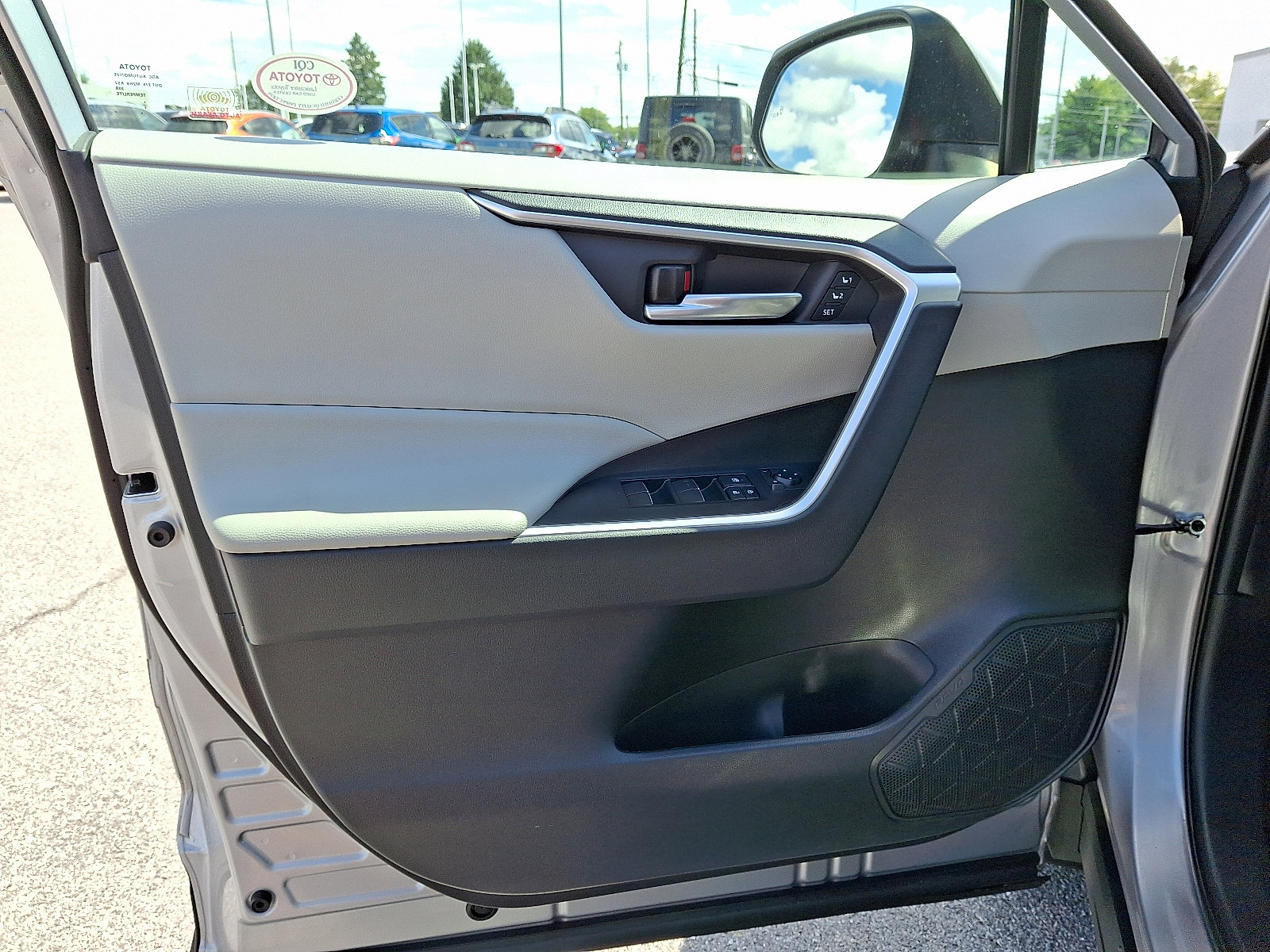 Certified 2021 Toyota RAV4 XLE Premium image 14