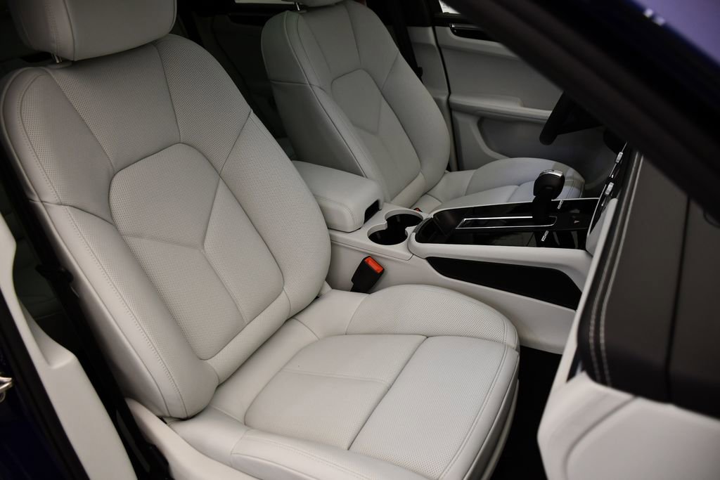Certified 2025 Porsche Macan image 51