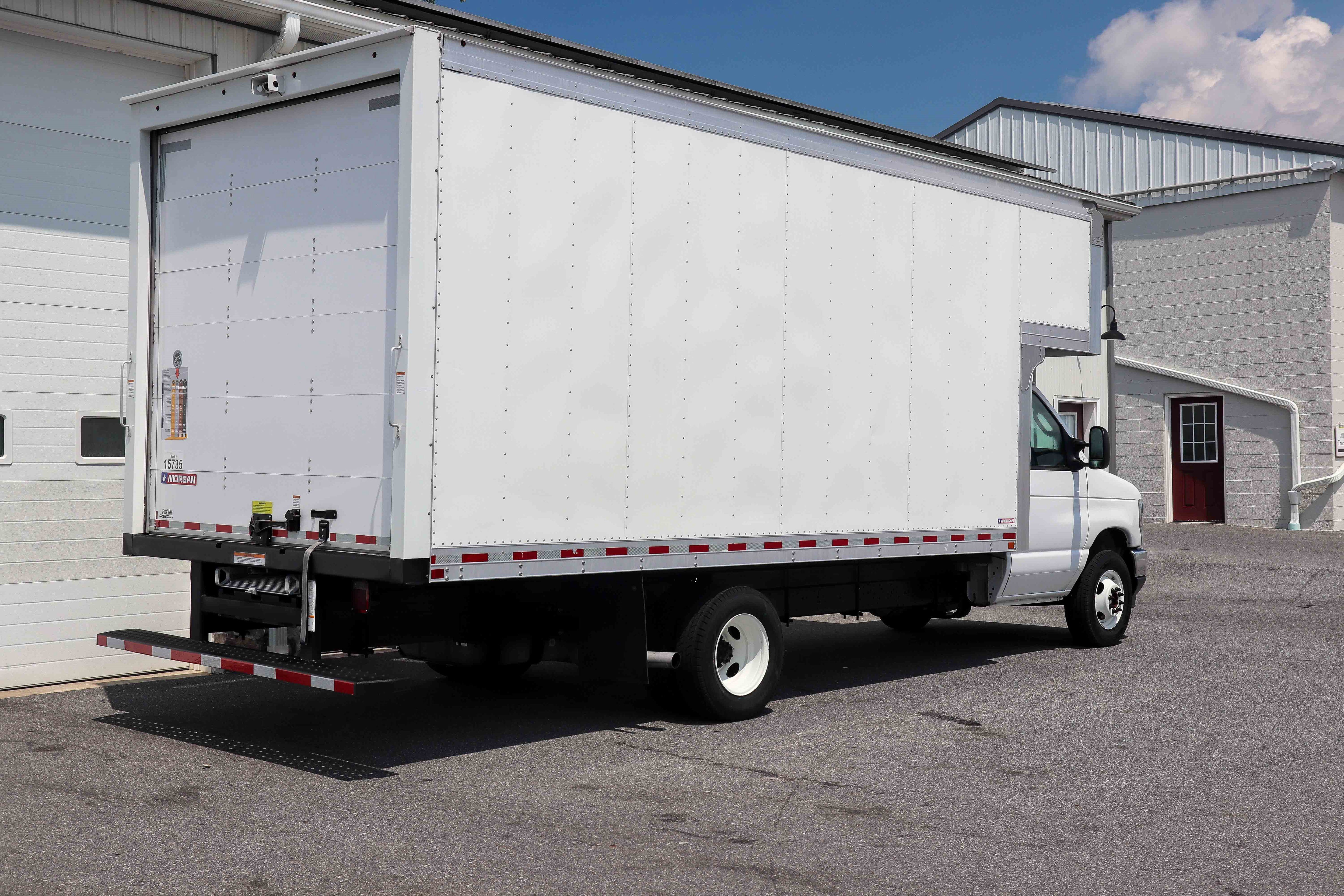 Used 2024 Ford E-450 and Econoline 450 Super Duty w/ Driver's Safety Package RWD image 3