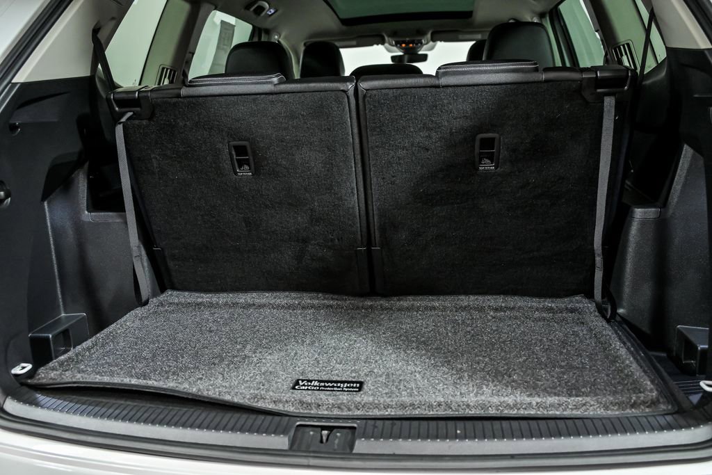 Certified 2025 Volkswagen Atlas SEL Premium R-Line image 8