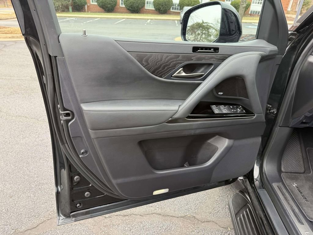 Used 2022 Lexus LX 600 4WD w/ Appearance Package image 12