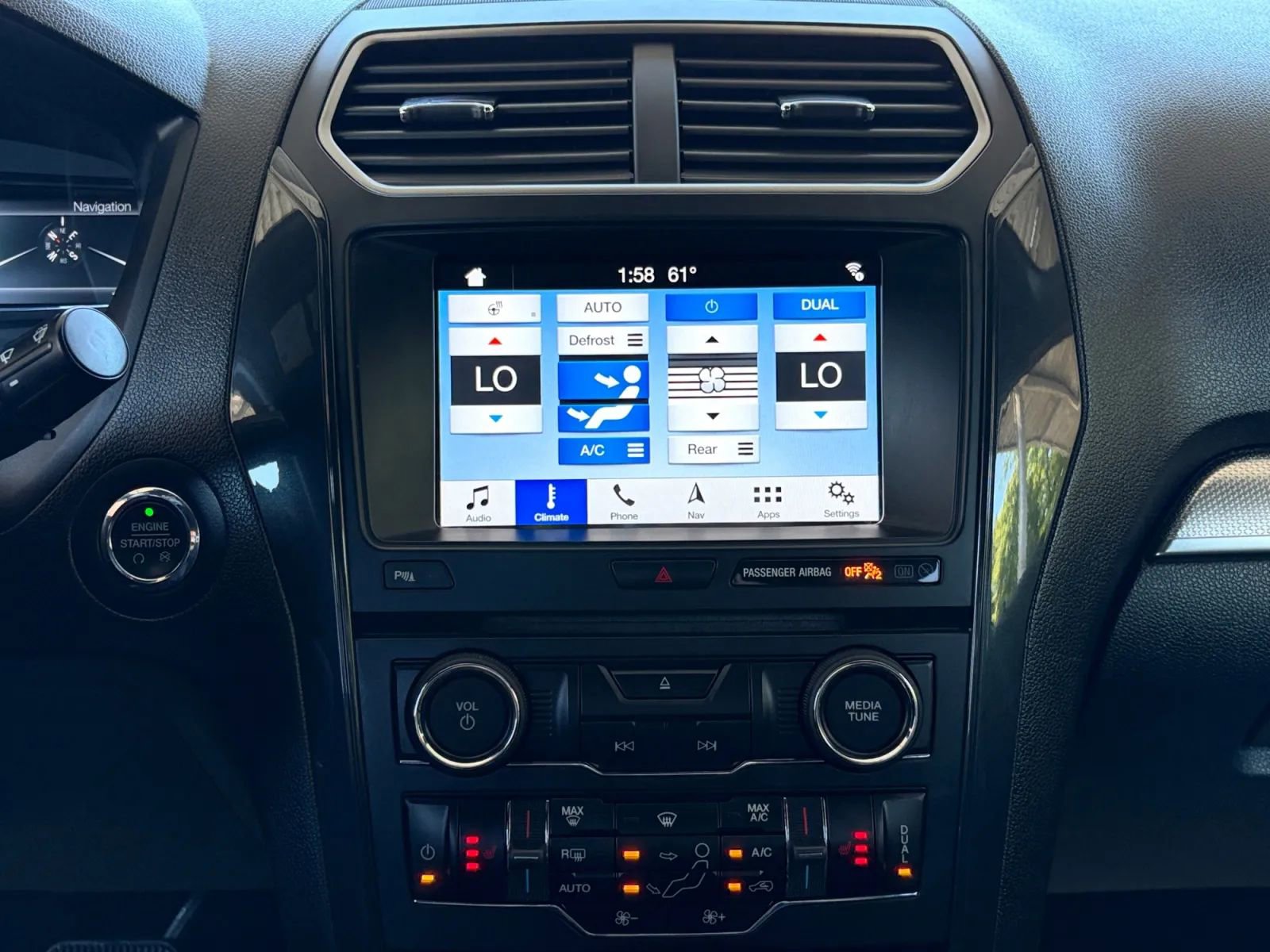 Used 2018 Ford Explorer XLT w/ Equipment Group 202A AWD/4WD image 25
