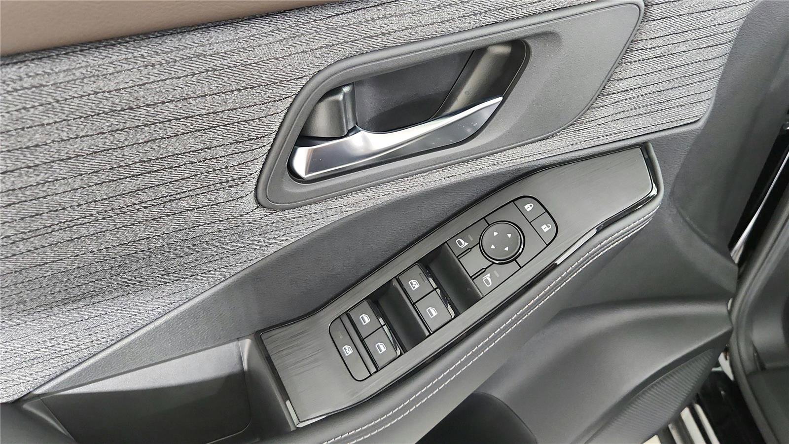 Used 2023 Nissan Rogue SV AWD/4WD image 10