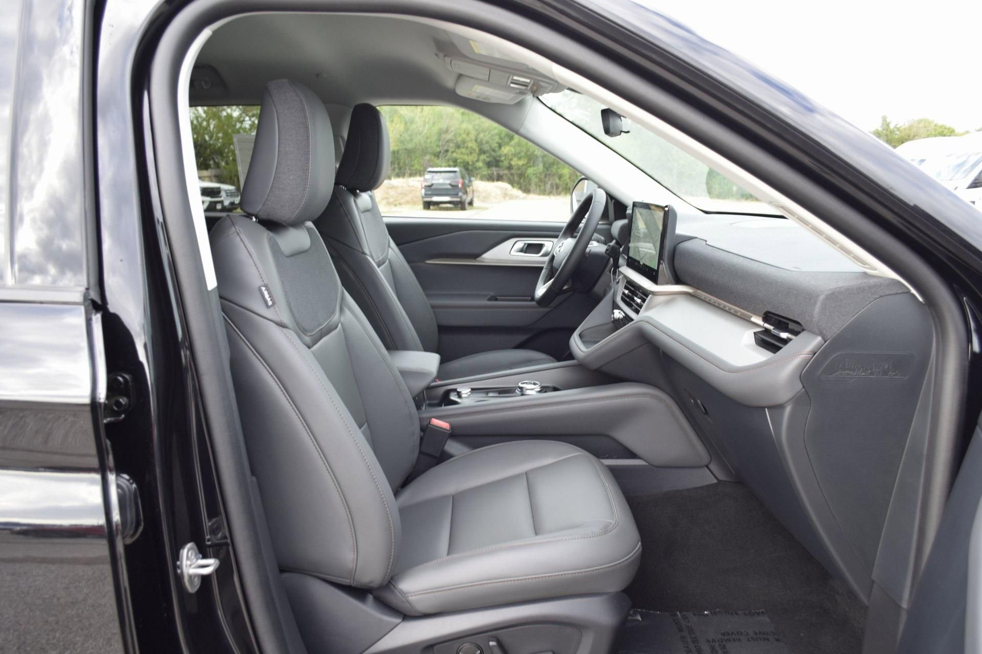 New 2026 Ford Explorer Active w/ Active Comfort Package image 25