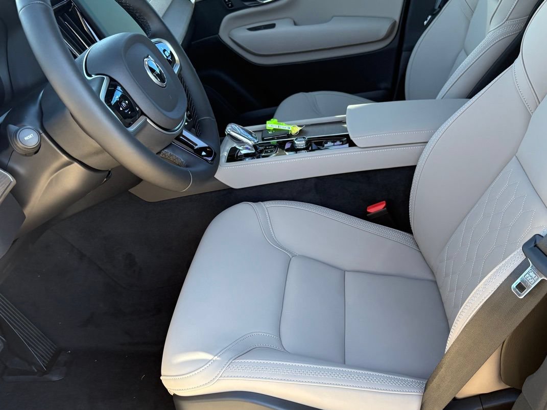 New 2026 Volvo XC90 B6 Plus w/ Protection Package Premier AWD/4WD image 18