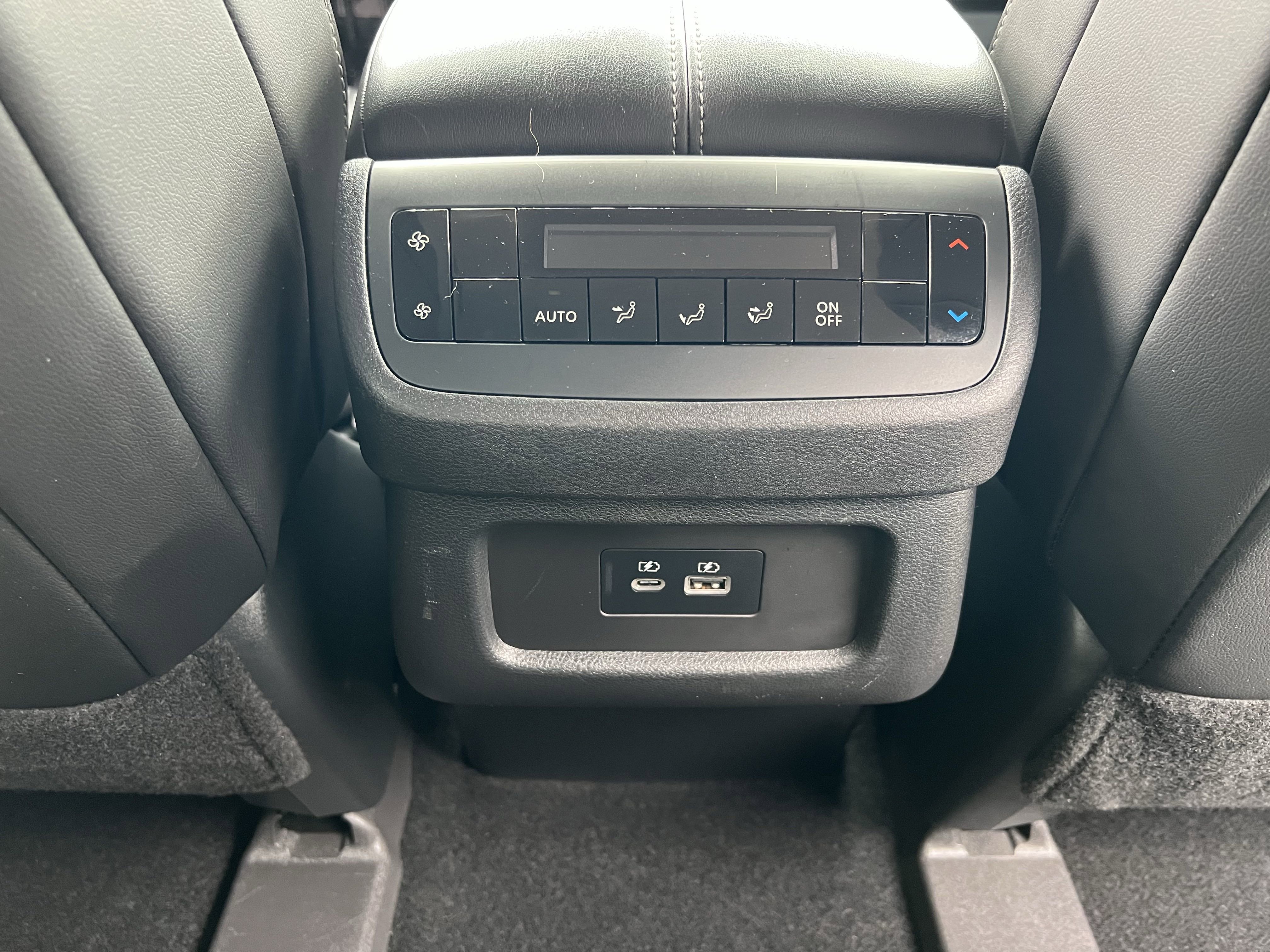 Used 2022 Nissan Pathfinder SL image 16