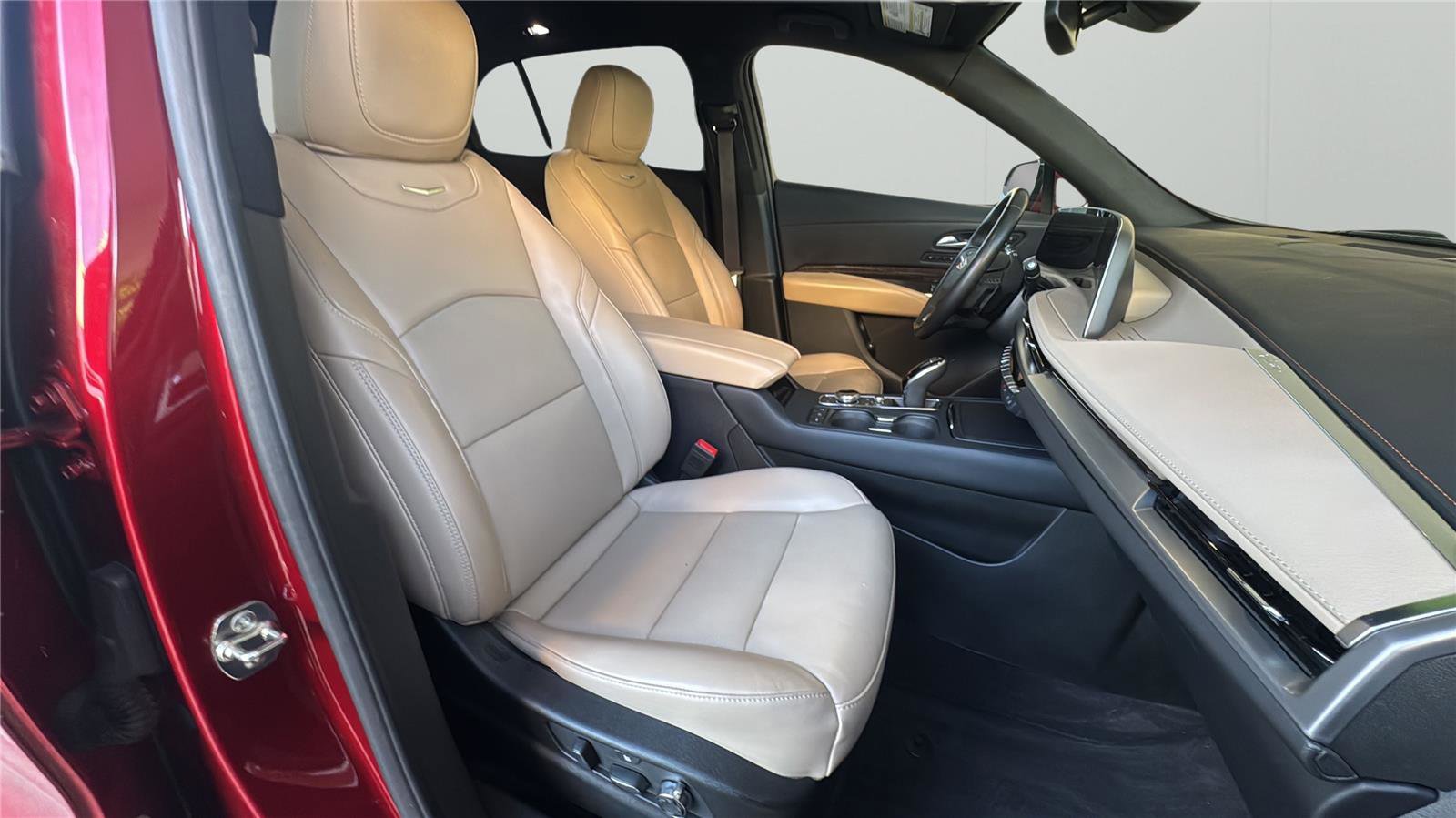 Used 2025 Cadillac XT4 Premium Luxury FWD image 14