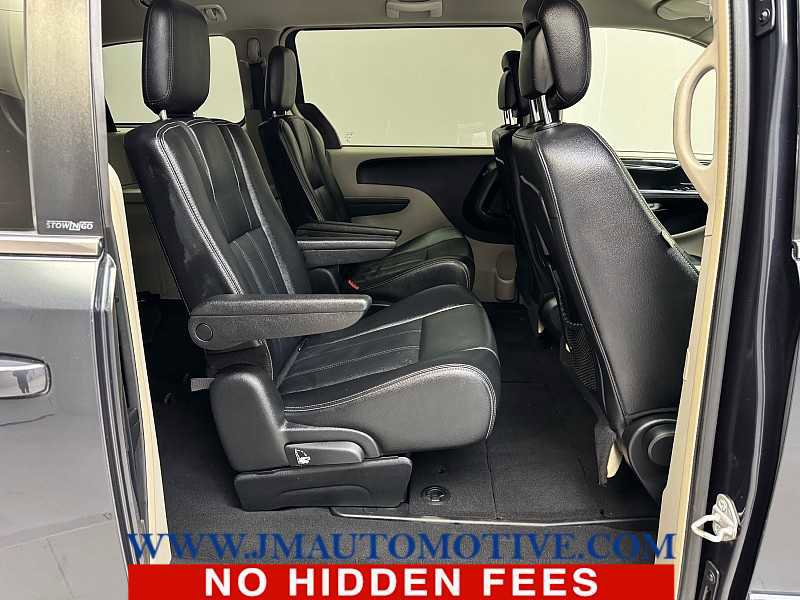 Used 2014 Chrysler Town & Country Touring image 19