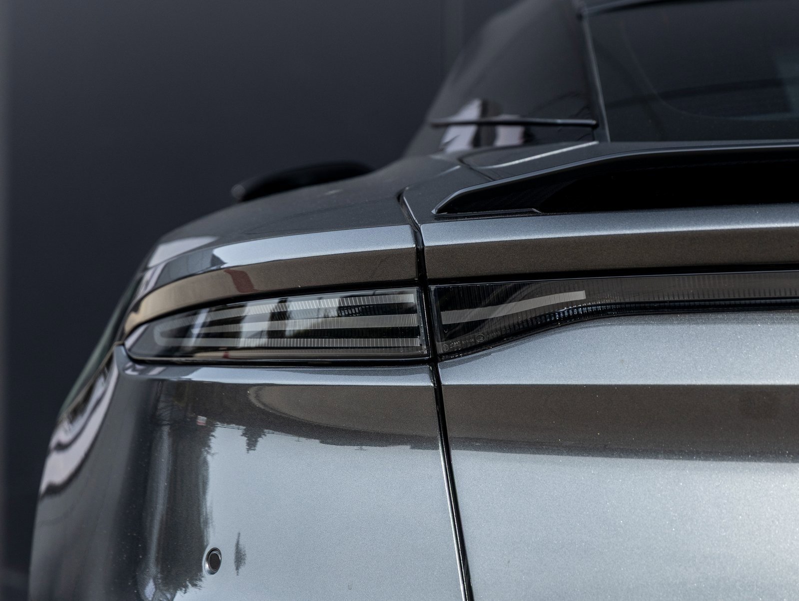 Used 2023 Aston Martin DBS Coupe image 19