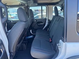Used 2025 Jeep Wrangler Unlimited Rubicon image 9