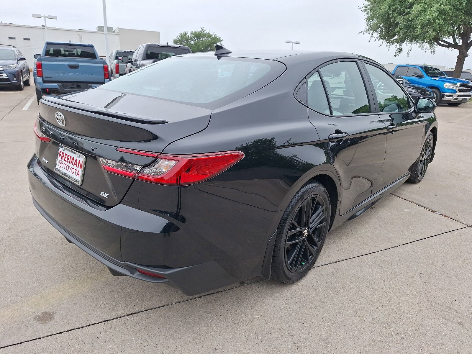 Used 2025 Toyota Camry SE FWD image 6