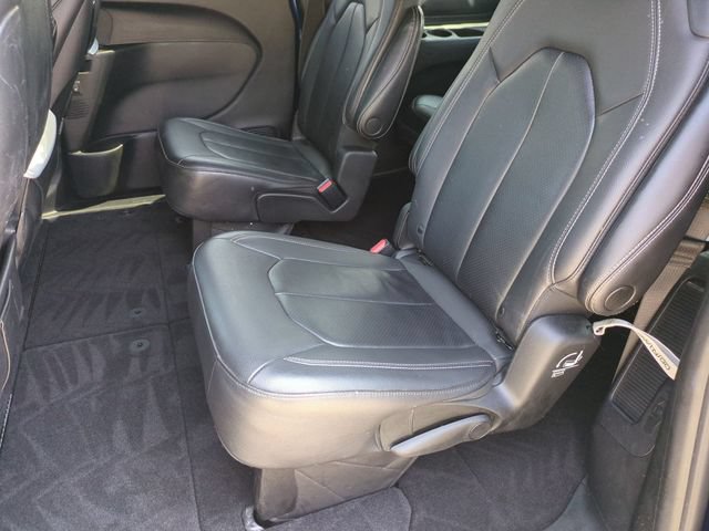 Used 2021 Chrysler Pacifica Touring-L w/ Uconnect Theater Family Group FWD image 15