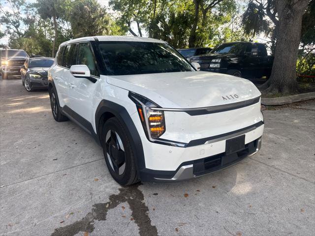 Used 2024 Kia EV9 Light Long Range RWD image 4