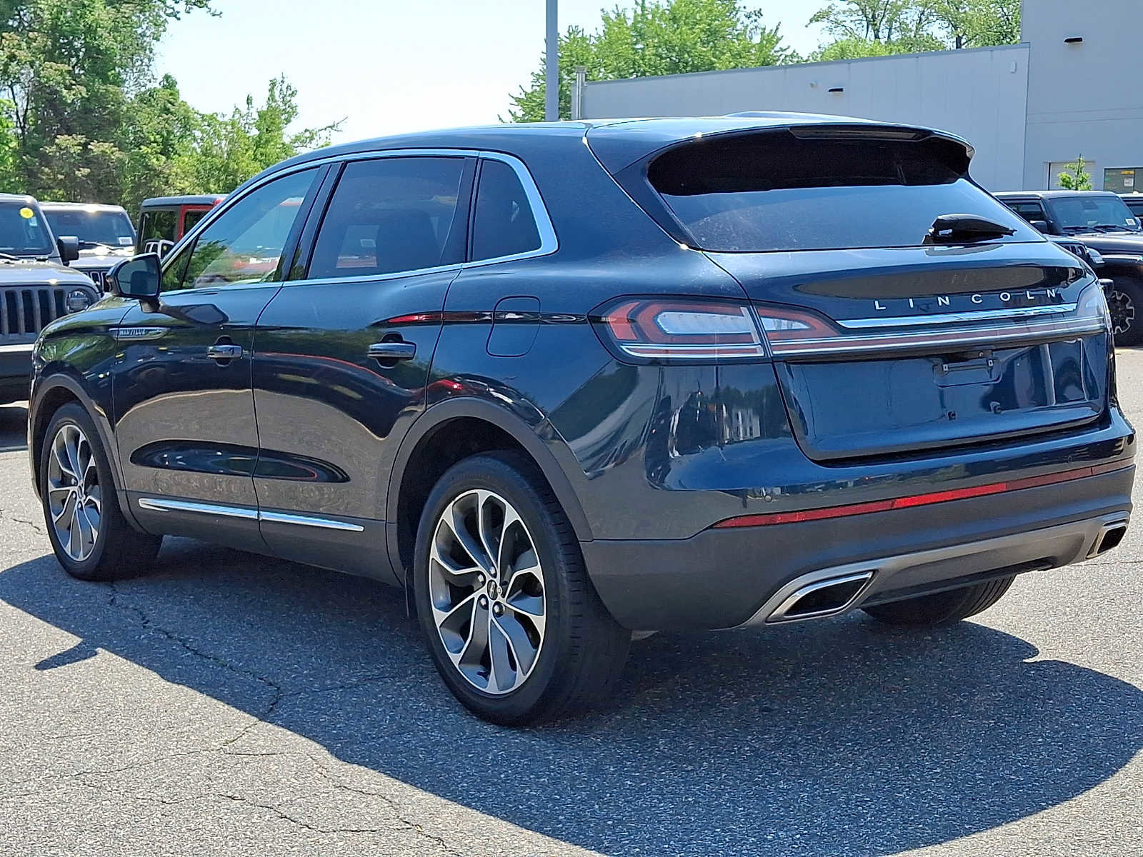 Used 2022 Lincoln Nautilus Reserve AWD/4WD image 4