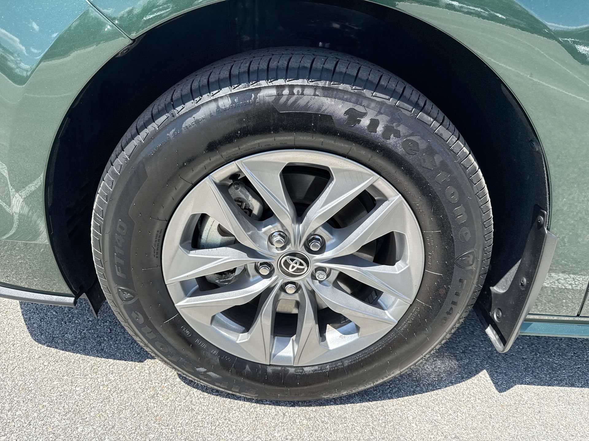 Used 2026 Toyota Sienna XLE FWD image 19