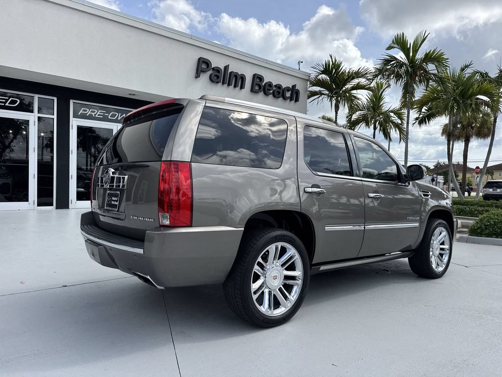 Used 2013 Cadillac Escalade Platinum RWD image 24