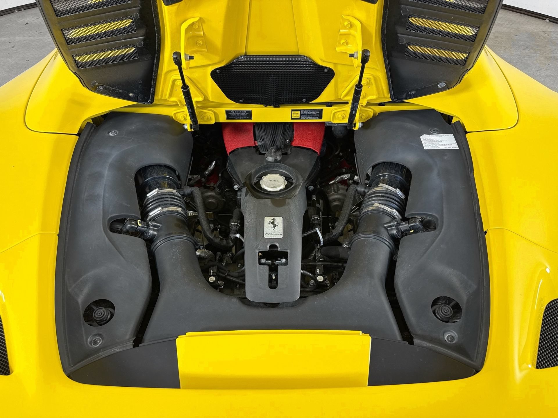 Certified 2022 Ferrari F8 Tributo RWD image 25