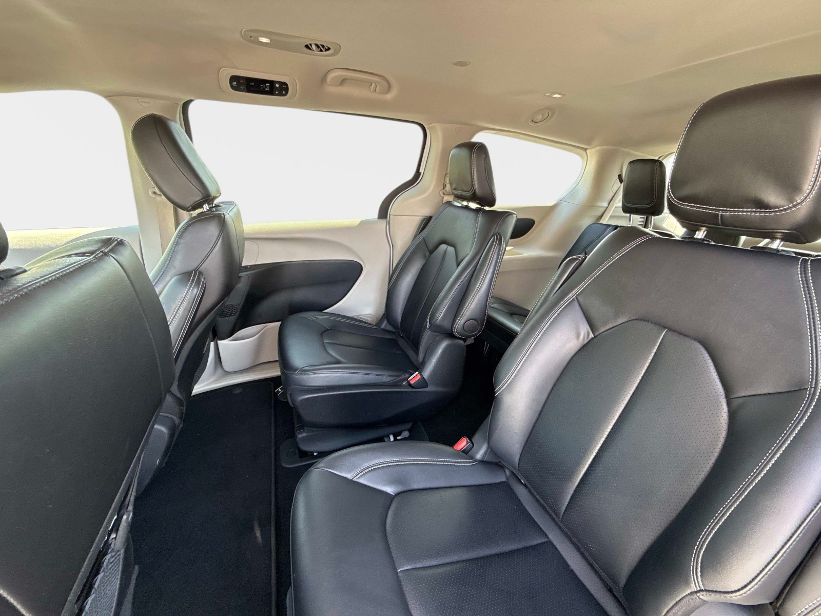 Used 2024 Chrysler Pacifica Limited FWD image 15