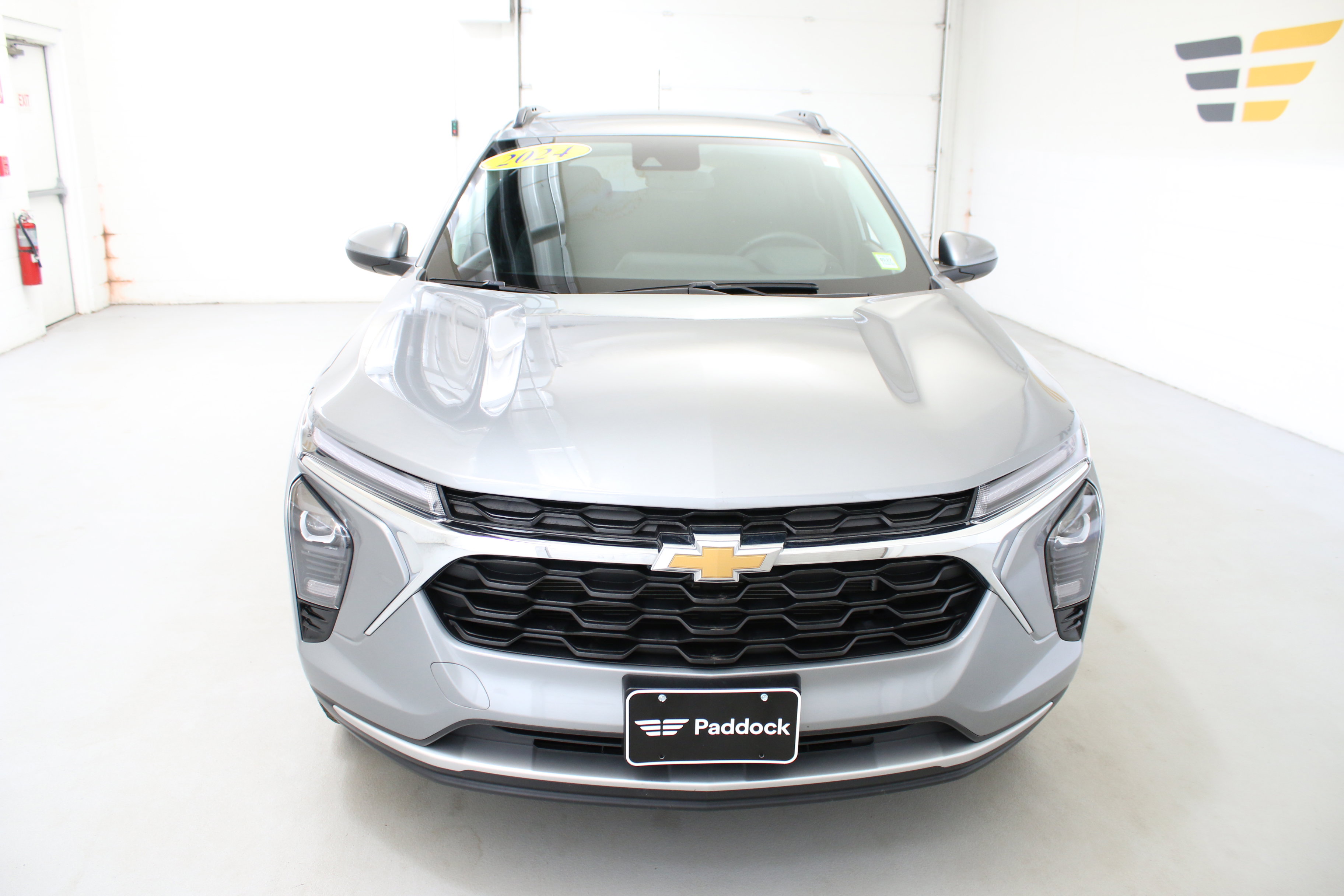 Used 2024 Chevrolet Trax LT w/ Driver Confidence Package FWD image 2