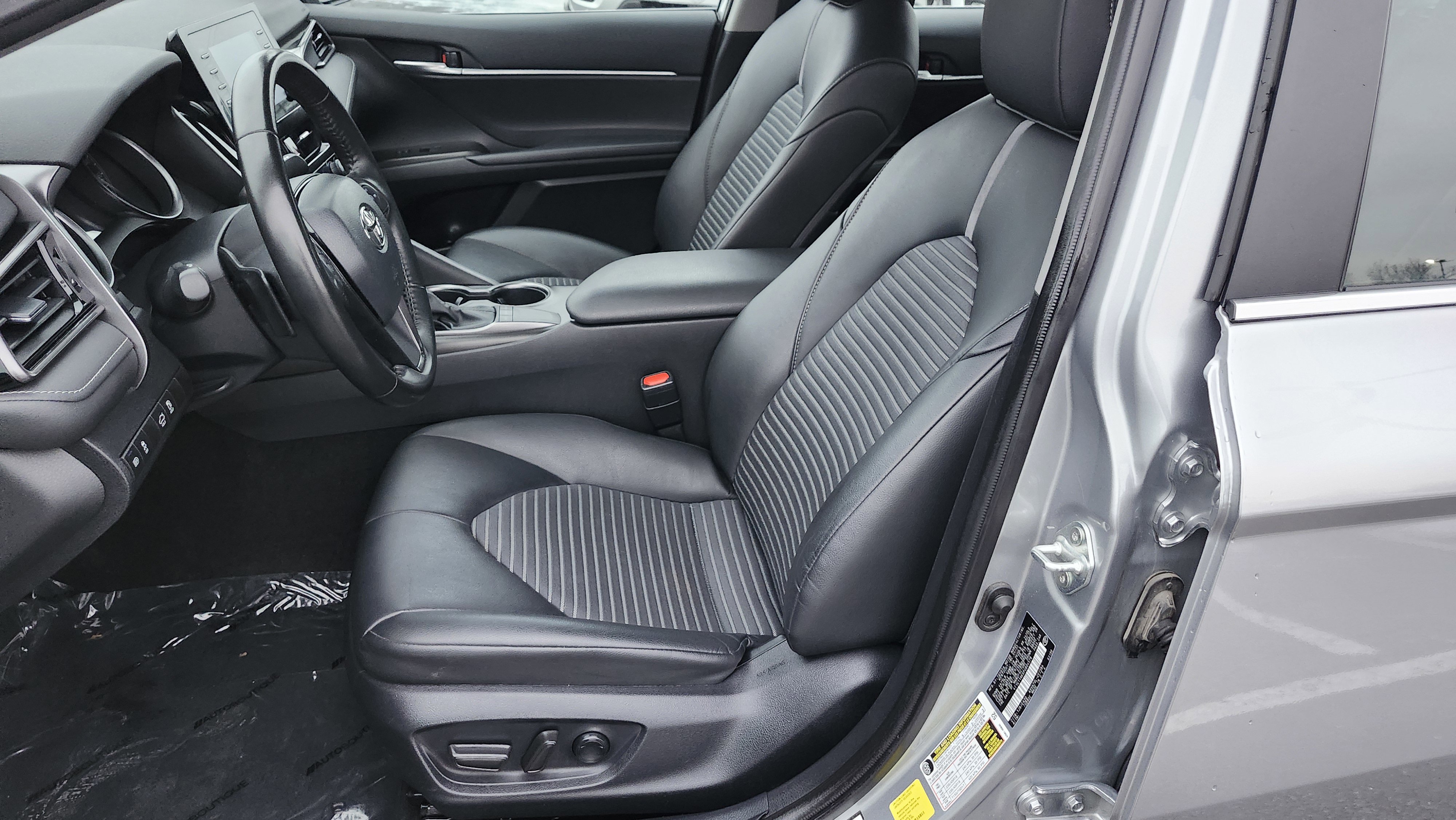 Used 2023 Toyota Camry SE image 22