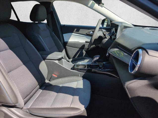 Used 2025 Chevrolet Trax LT FWD image 30