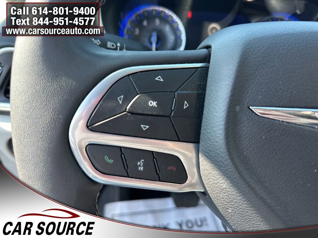 Used 2023 Chrysler Pacifica Touring-L image 15